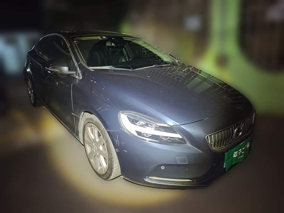 Volvo V40