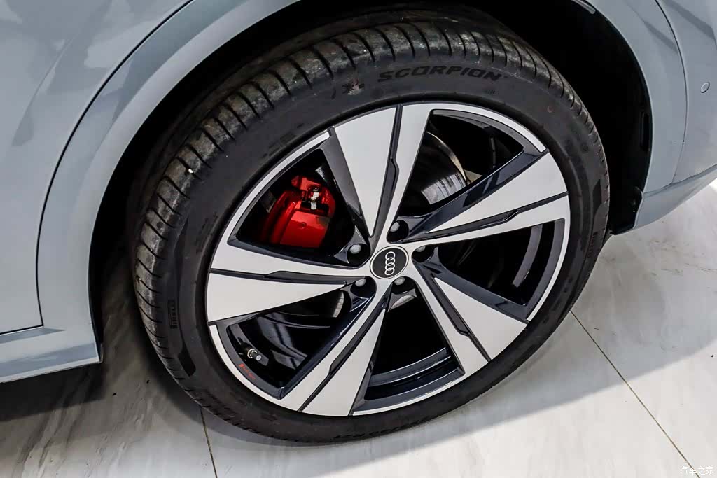 Audi Q5L, 2026 36