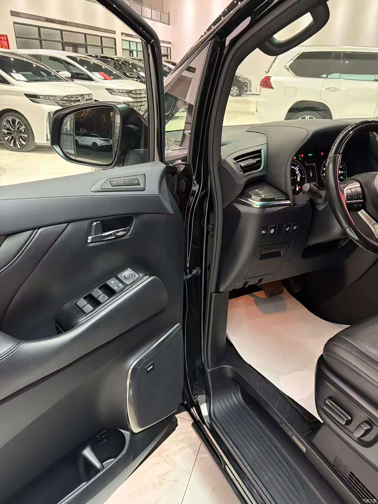Lexus LM, 2021 11