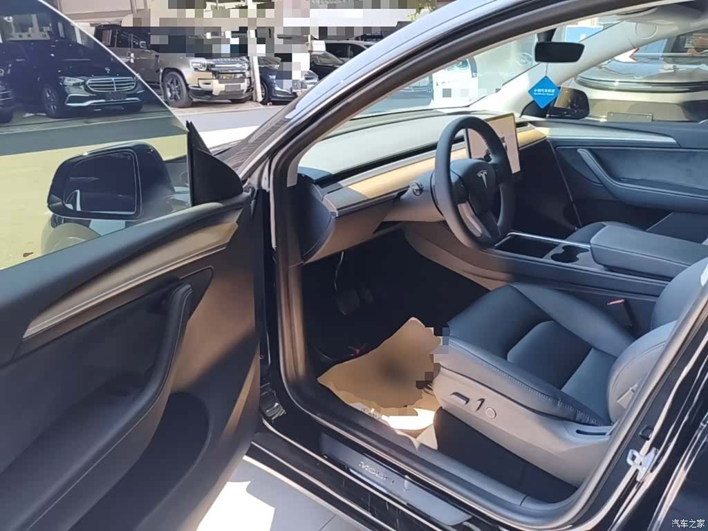 Tesla Model Y, 2023 16