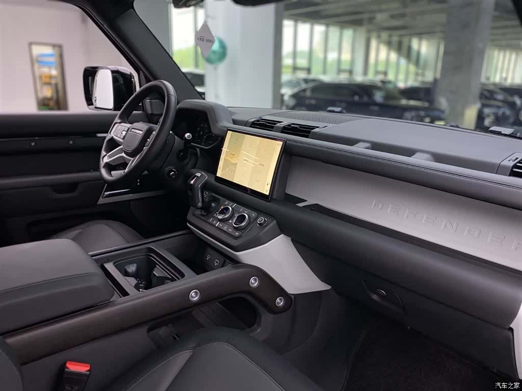 Land Rover Defender, 2023 9