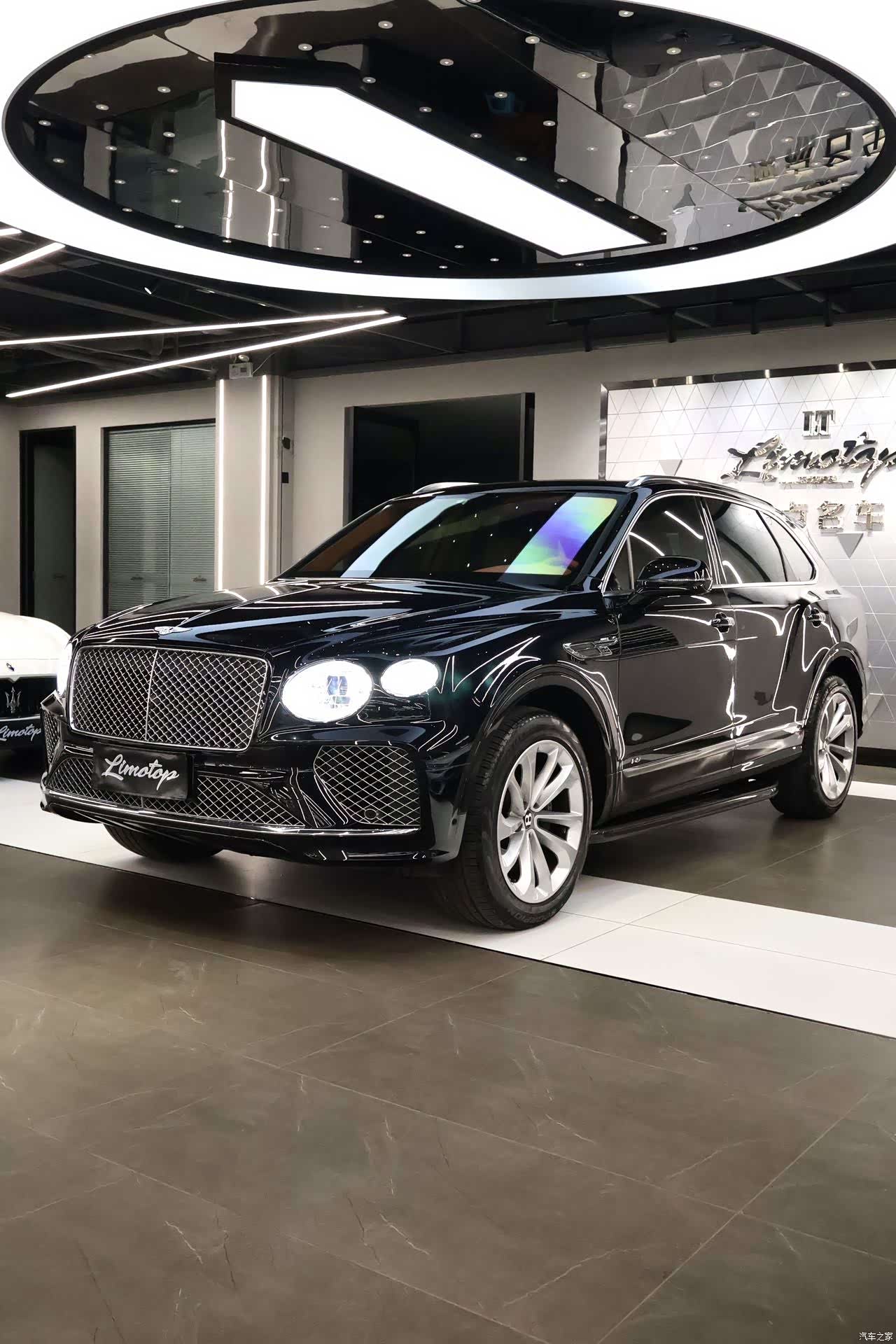 Bentley Bentayga, 2021 3