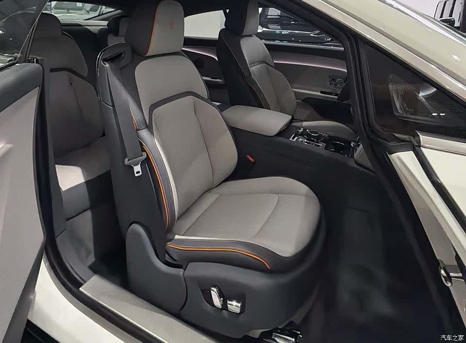 Rolls-Royce Spectre, 2026 7
