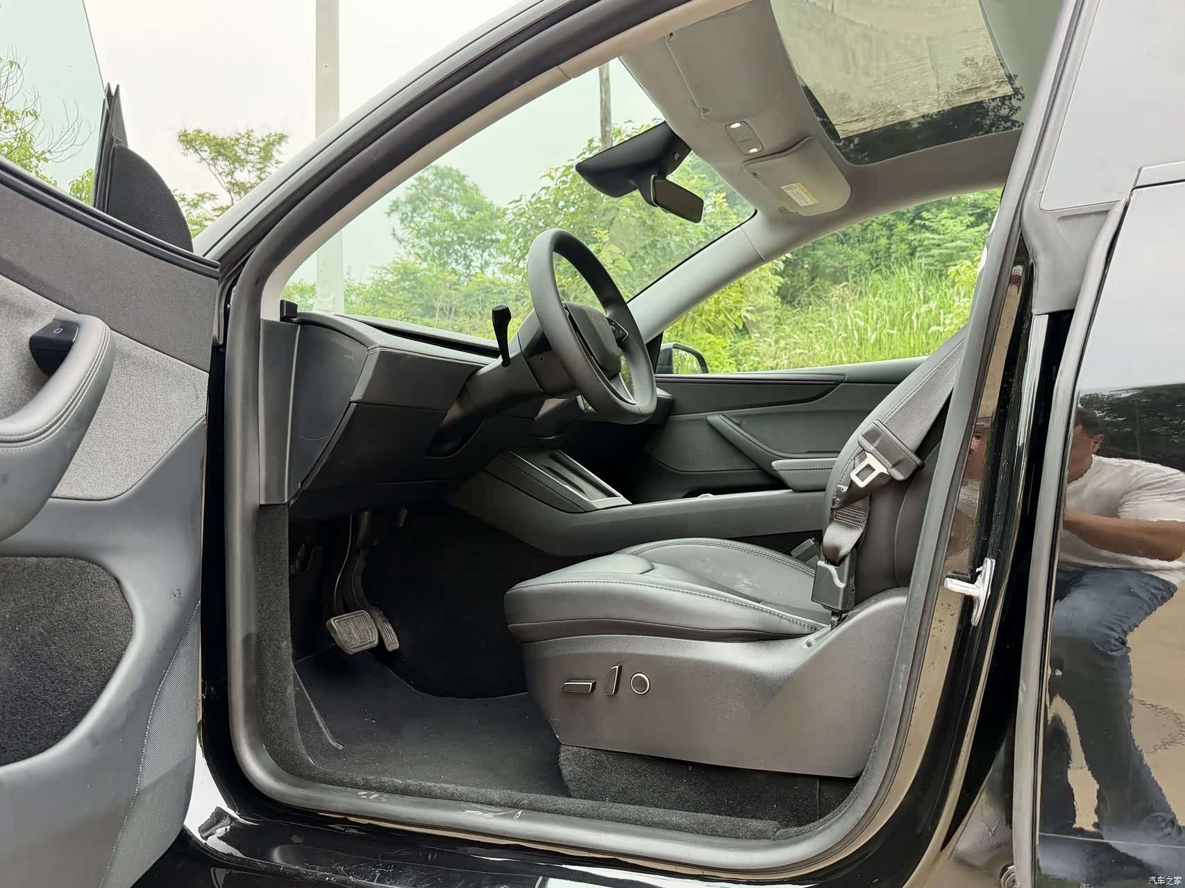 Tesla Model Y, 2025 12