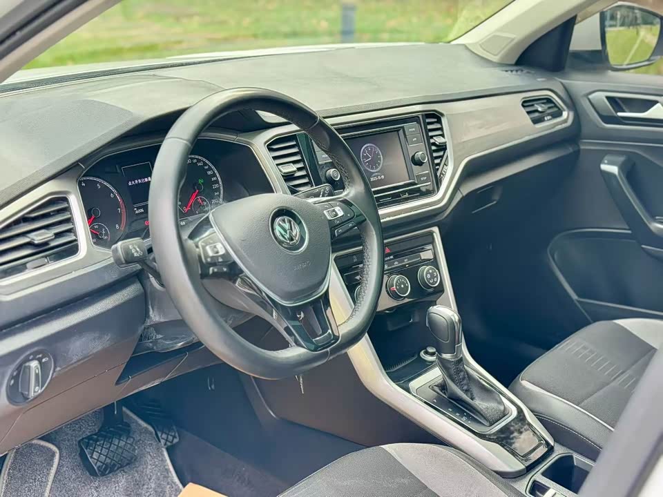 Volkswagen T-ROC exploring Songs