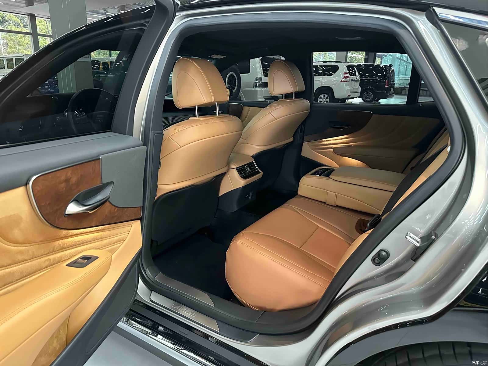 Lexus LS, 2022 11