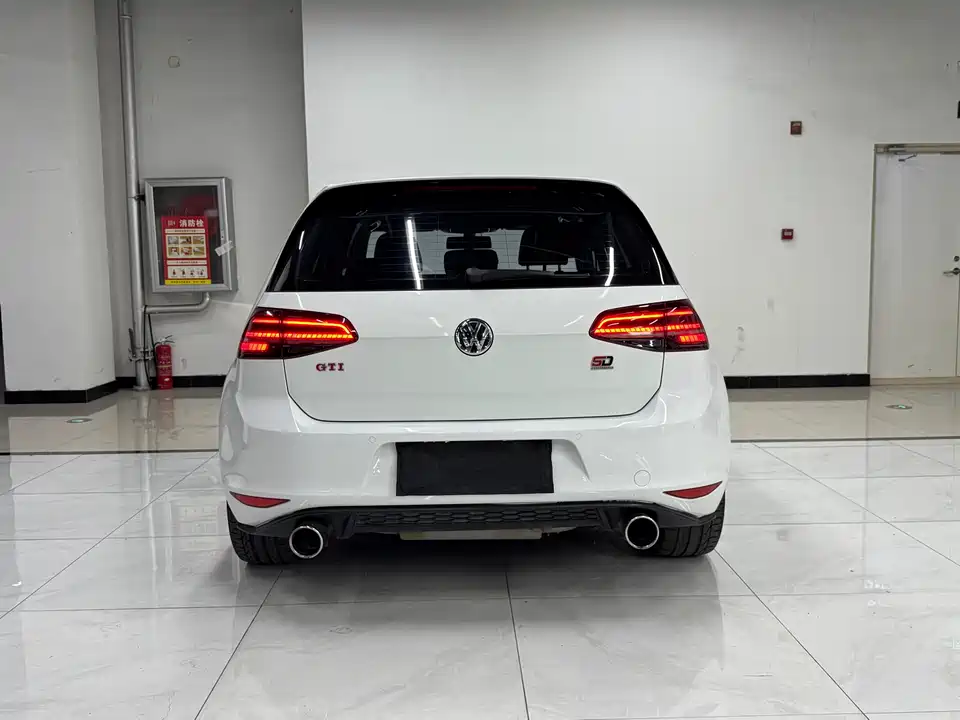 Volkswagen Golf GTI
