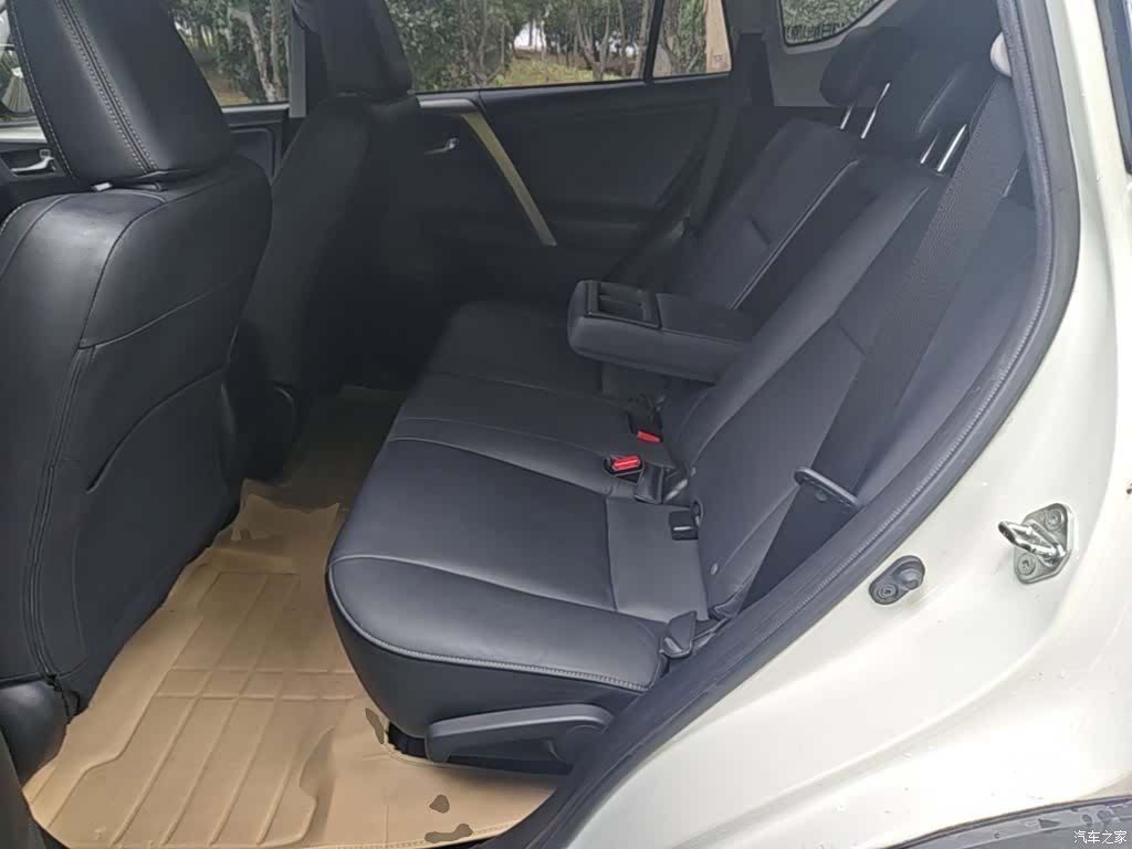 Toyota RAV4, 2015 13