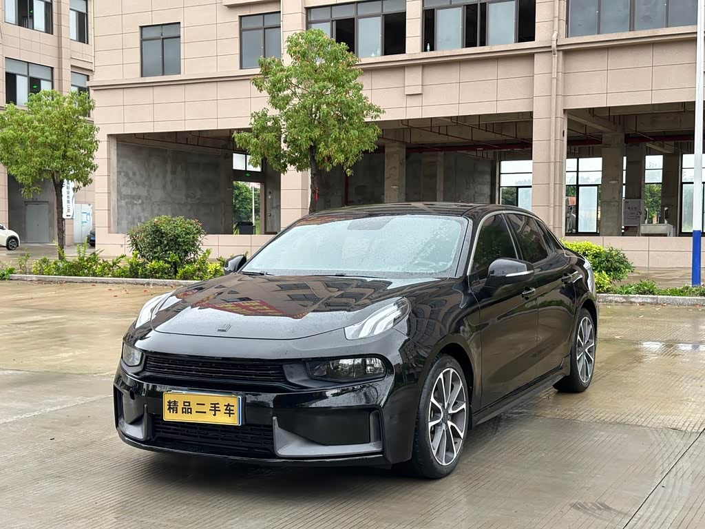 Lynk & Co 03