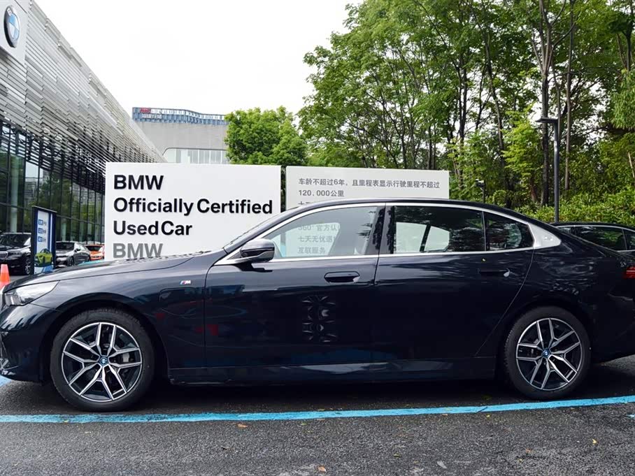 BMW i5