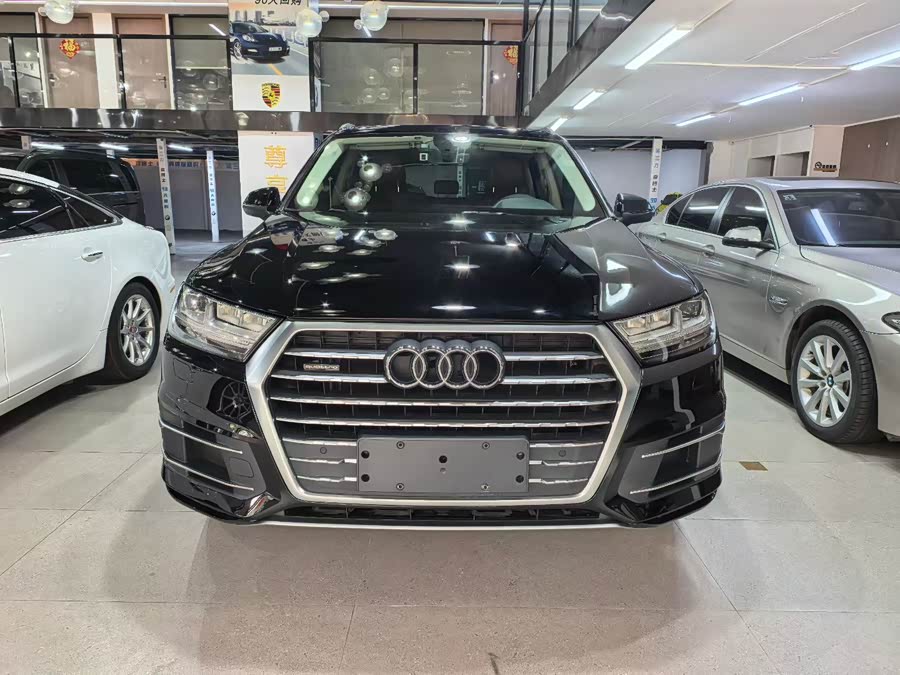 Audi Q7 2018, фото 1