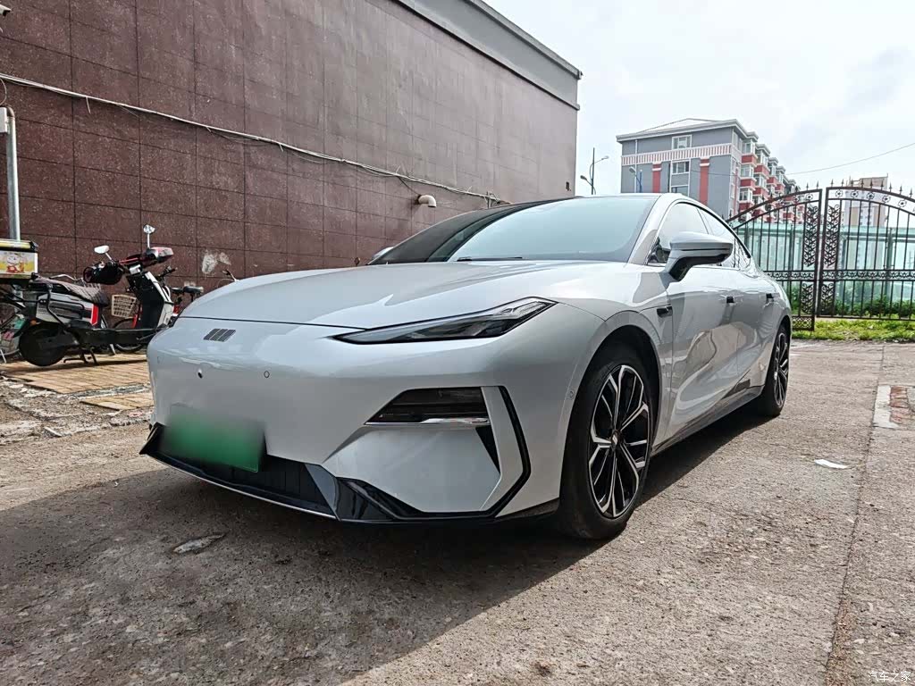 Geely E8, 2025 2