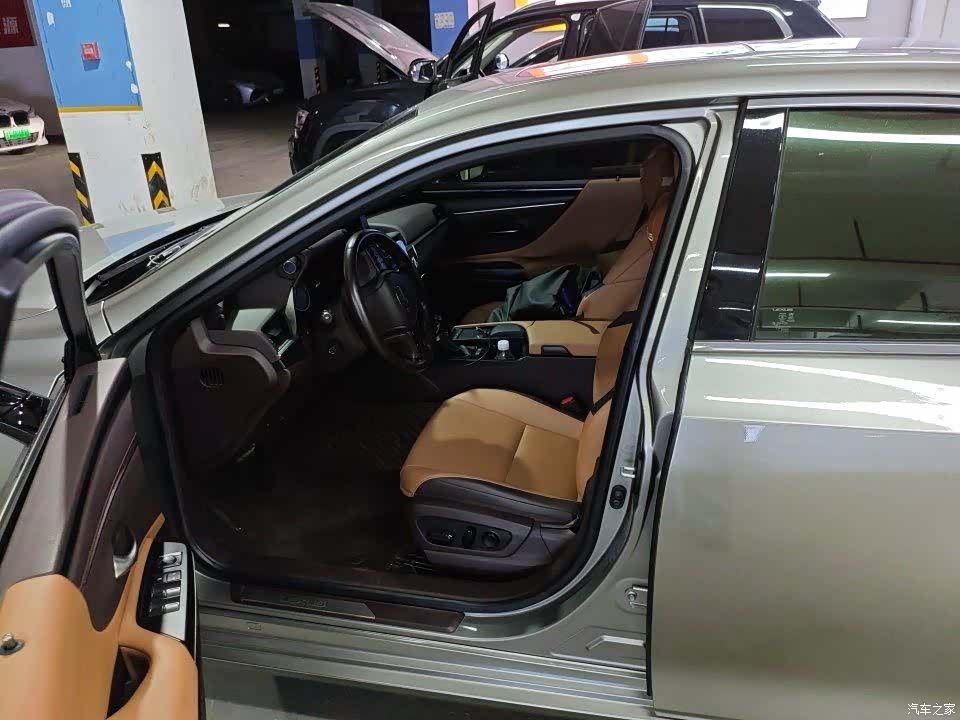 Lexus ES, 2020 3