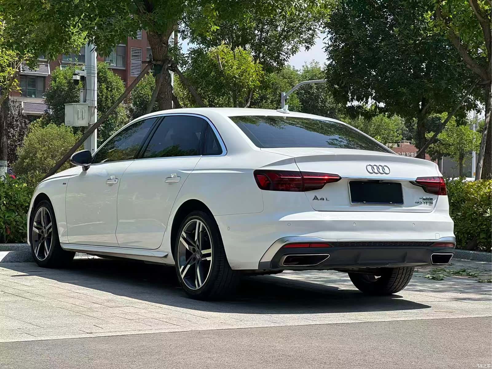 Audi A4L, 2021 все фото