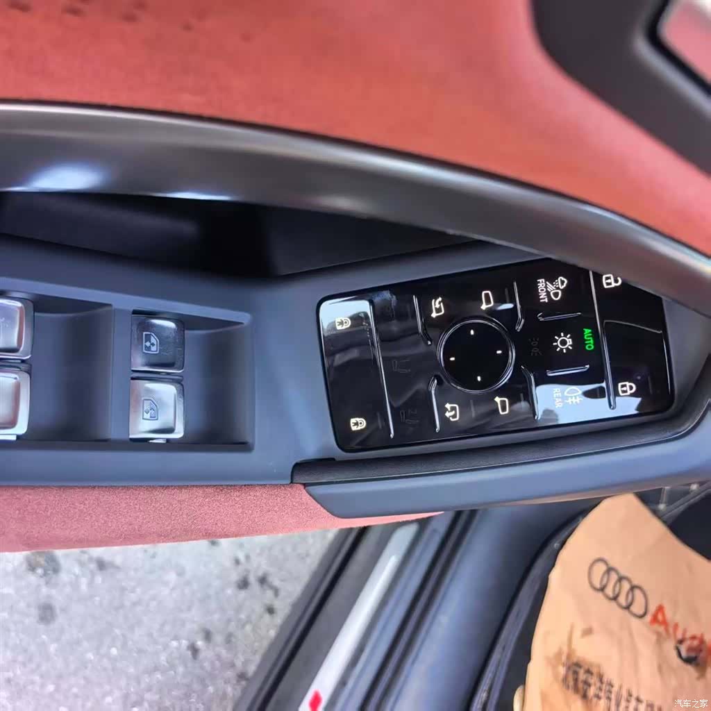 Audi Q5L, 2025 4