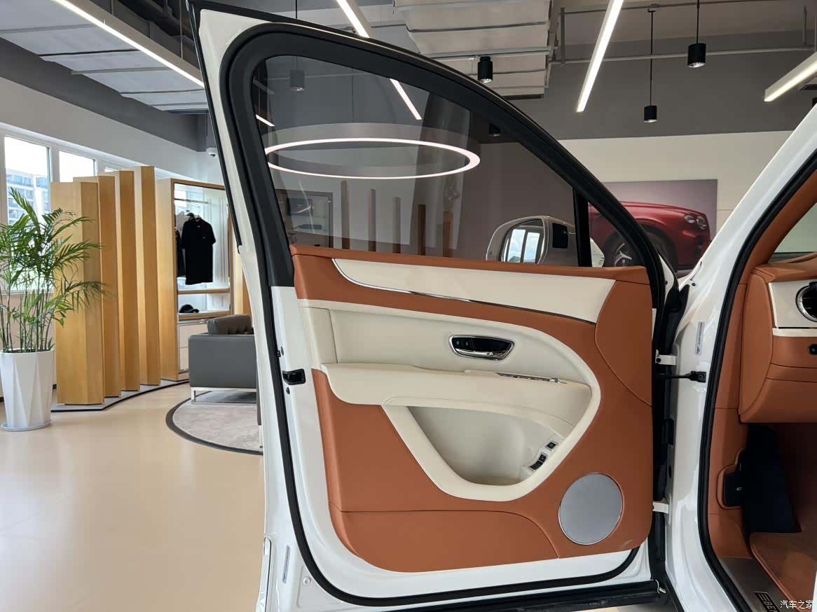 Bentley Bentayga, 2025 7