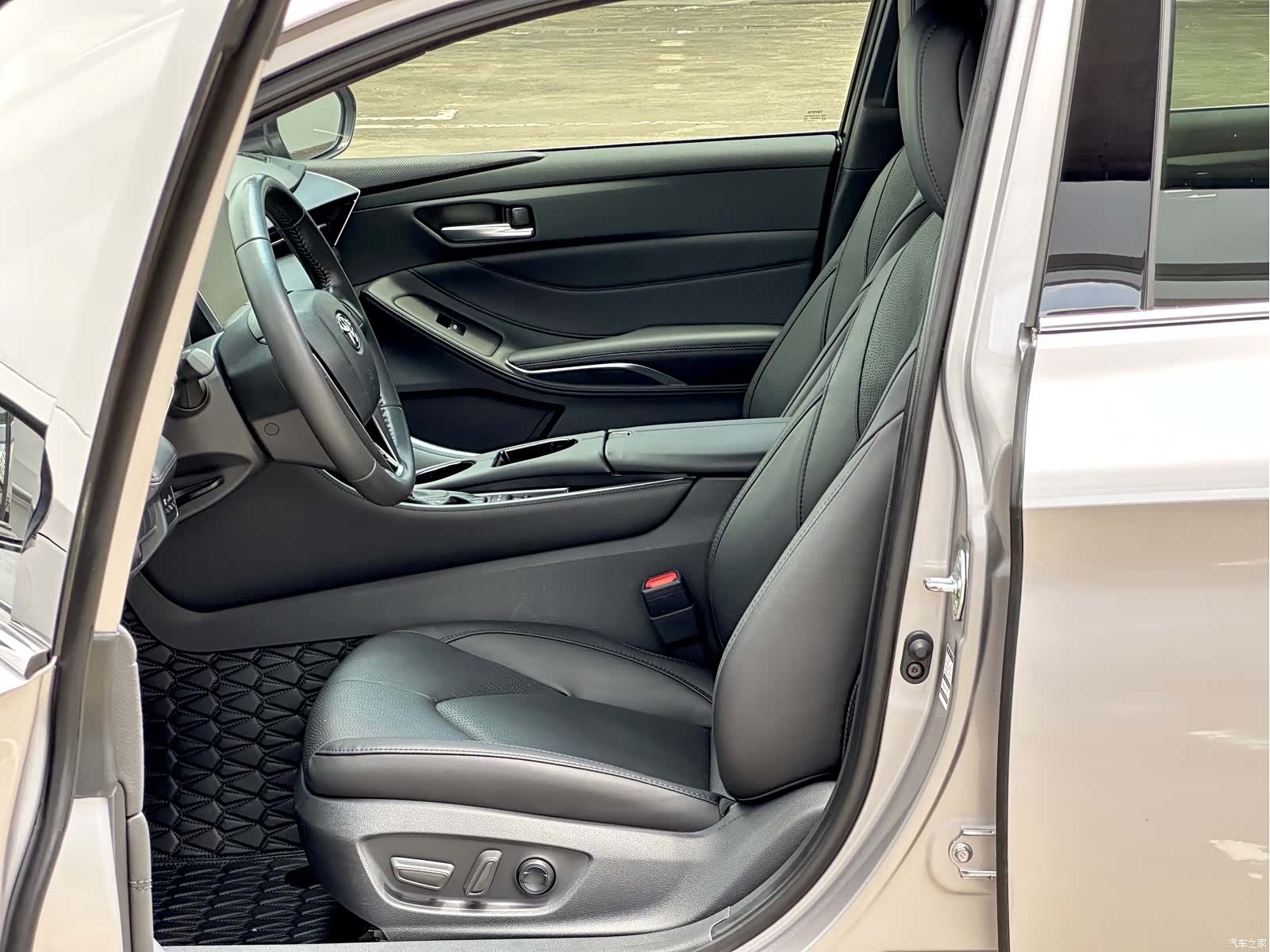 Toyota Avalon, 2023 все фото