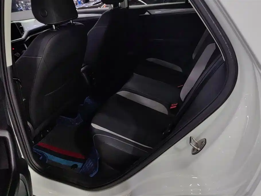 Volkswagen T-ROC exploring Songs Volkswagen T-ROC exploring Songs