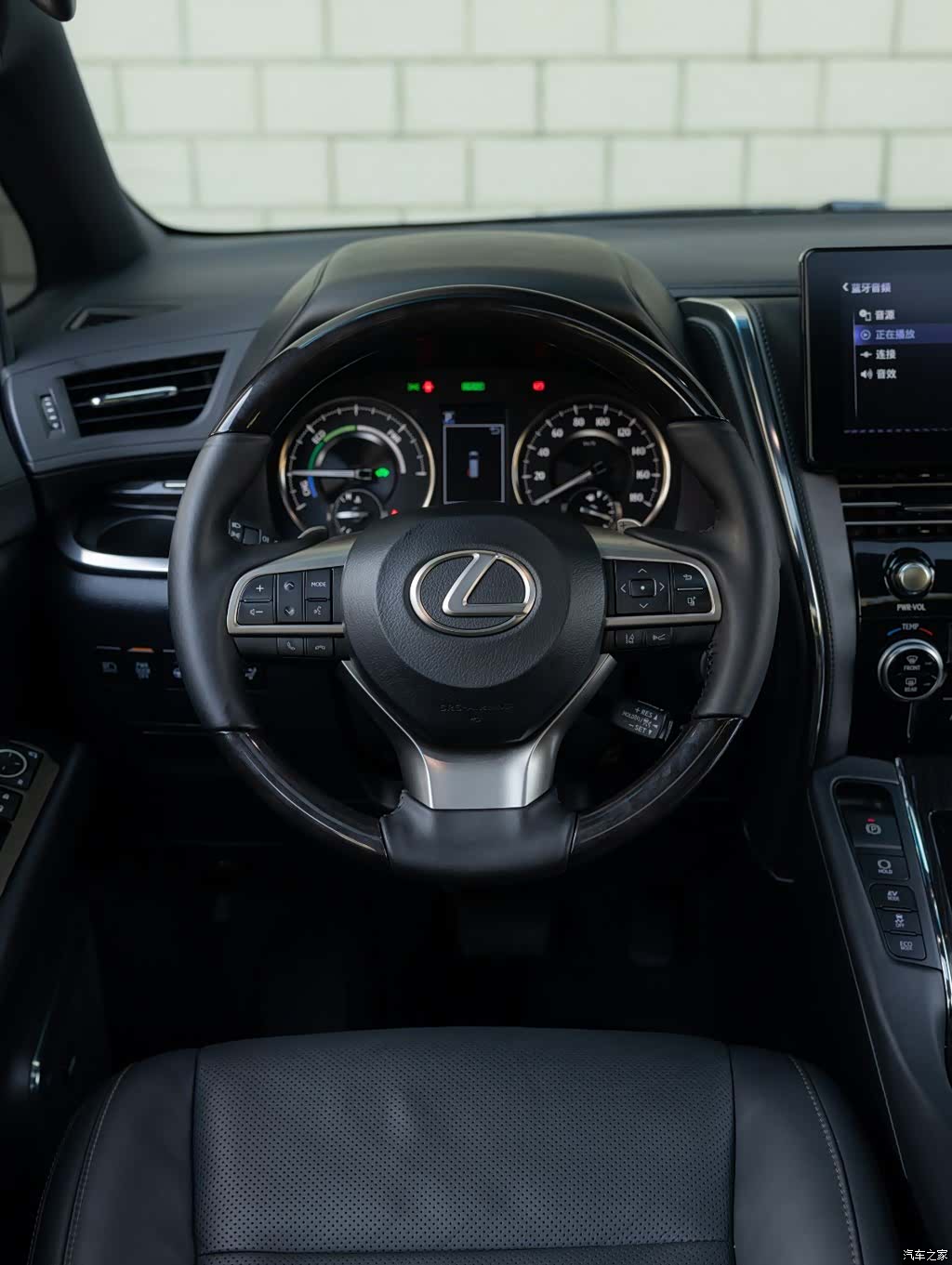Lexus LM, 2023 12