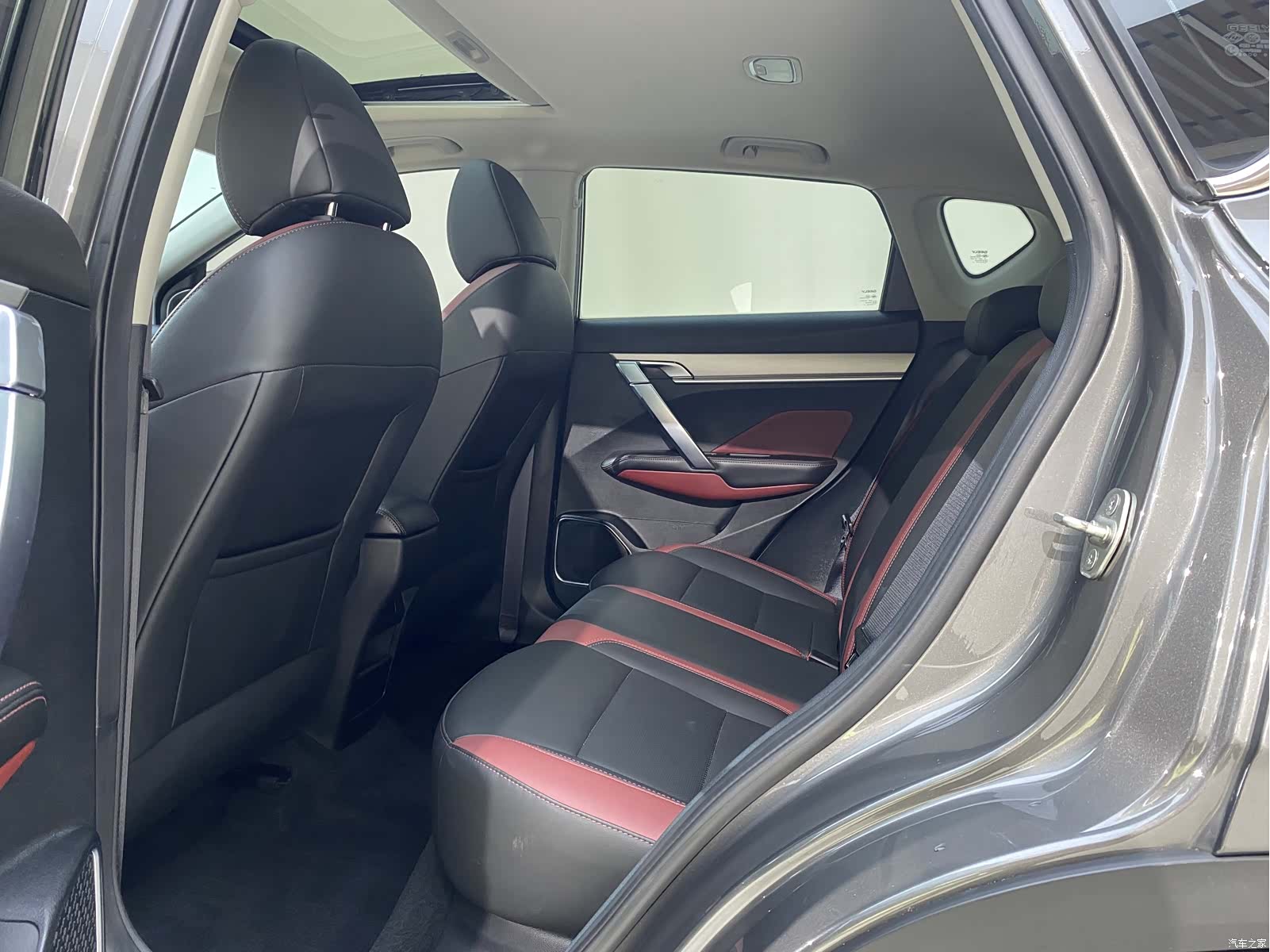 Geely Coolray, 2022 16