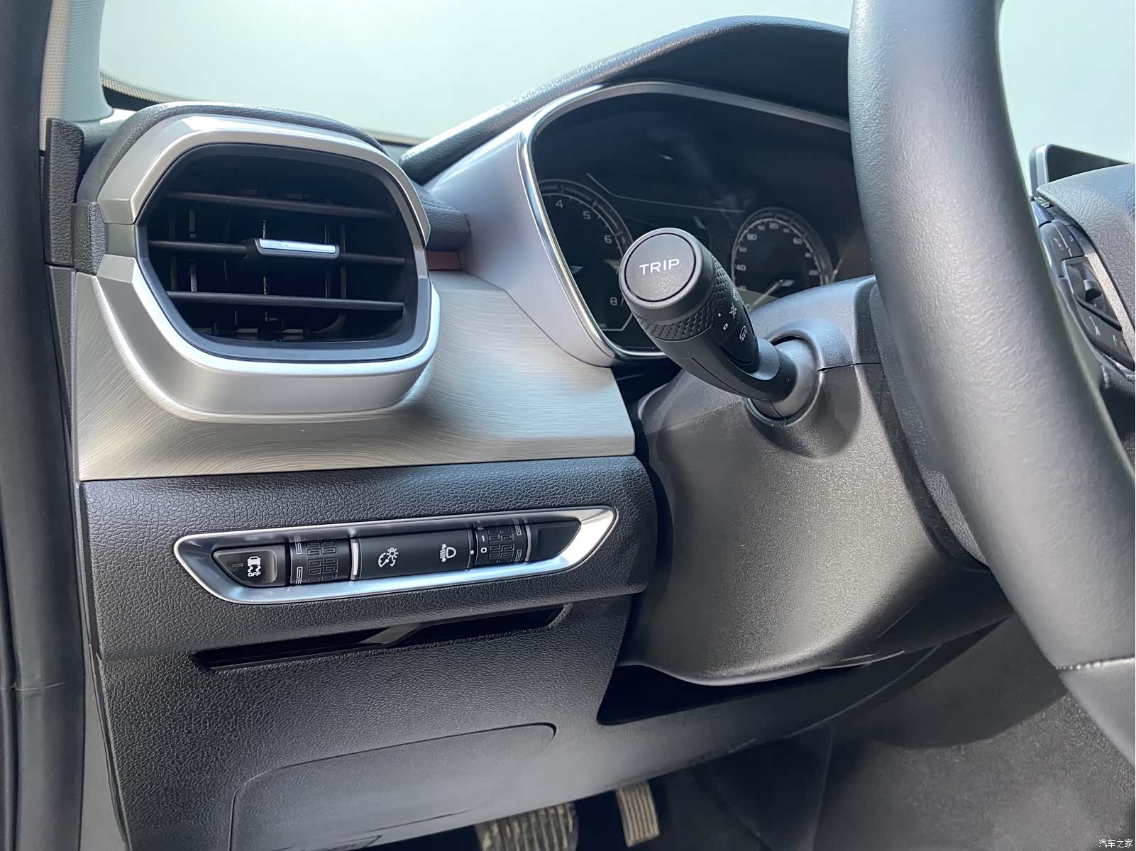 Geely Coolray, 2022 11