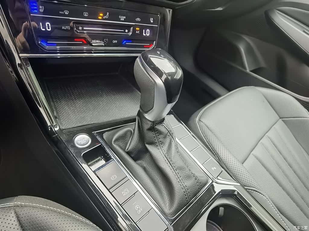Volkswagen Passat, 2025 13