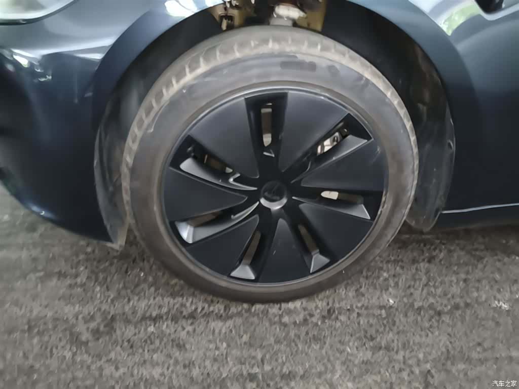 Tesla Model 3, 2025 23