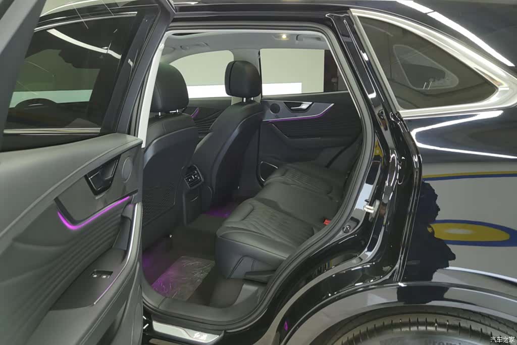 Hongqi HS5, 2024 11