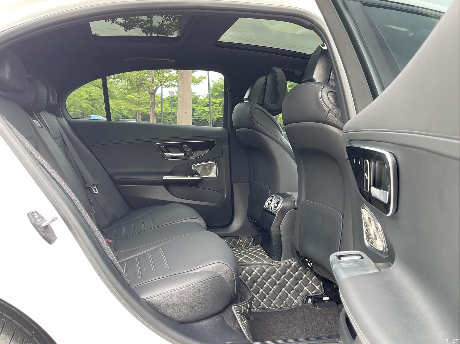 Mercedes-Benz C-Class, 2025 14