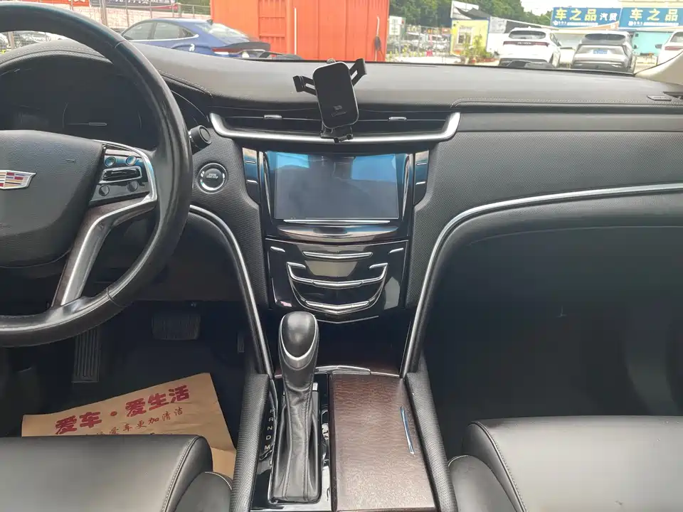 Cadillac XTS