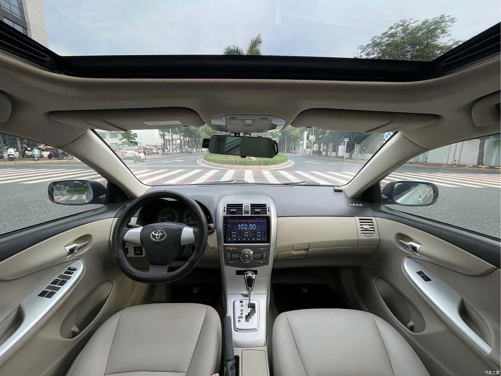 Toyota Corolla, 2011 все фото