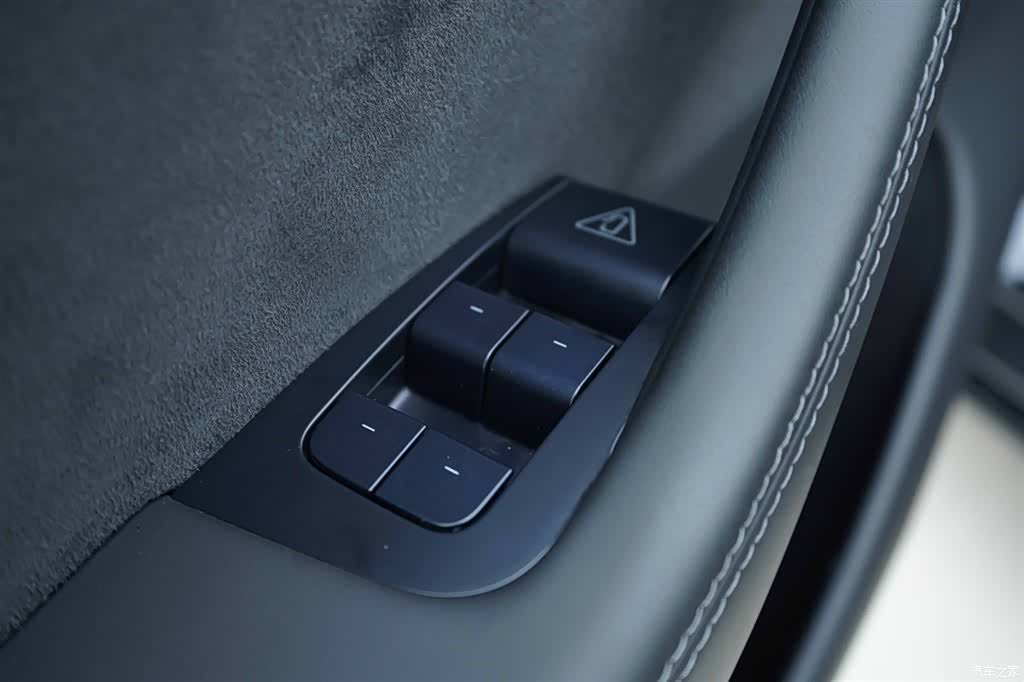 Tesla Model Y, 2025 10