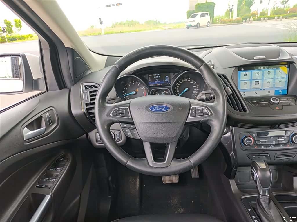Ford Kuga, 2018 11