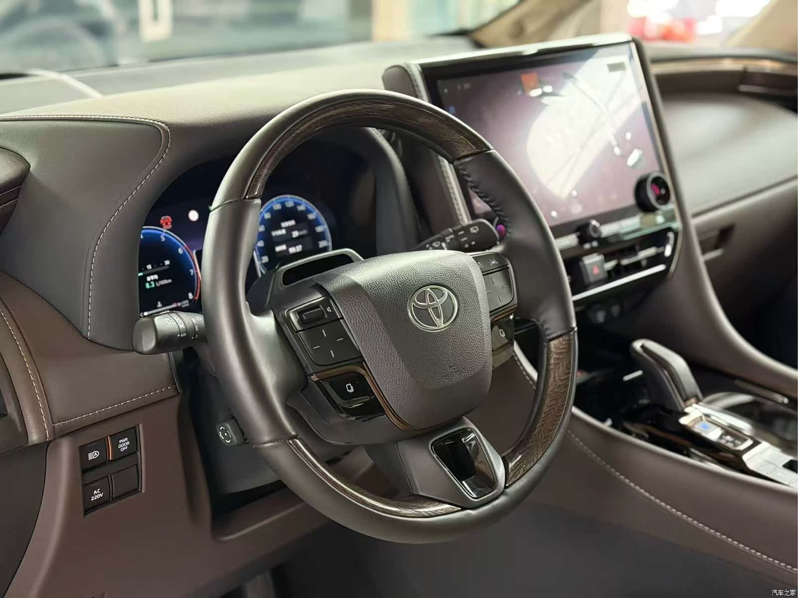 Toyota Alphard, 2024 7