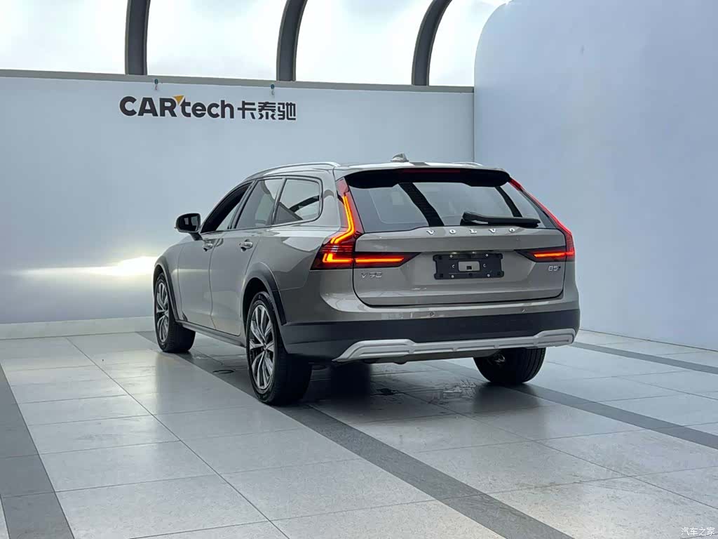 Volvo V90, 2023 4