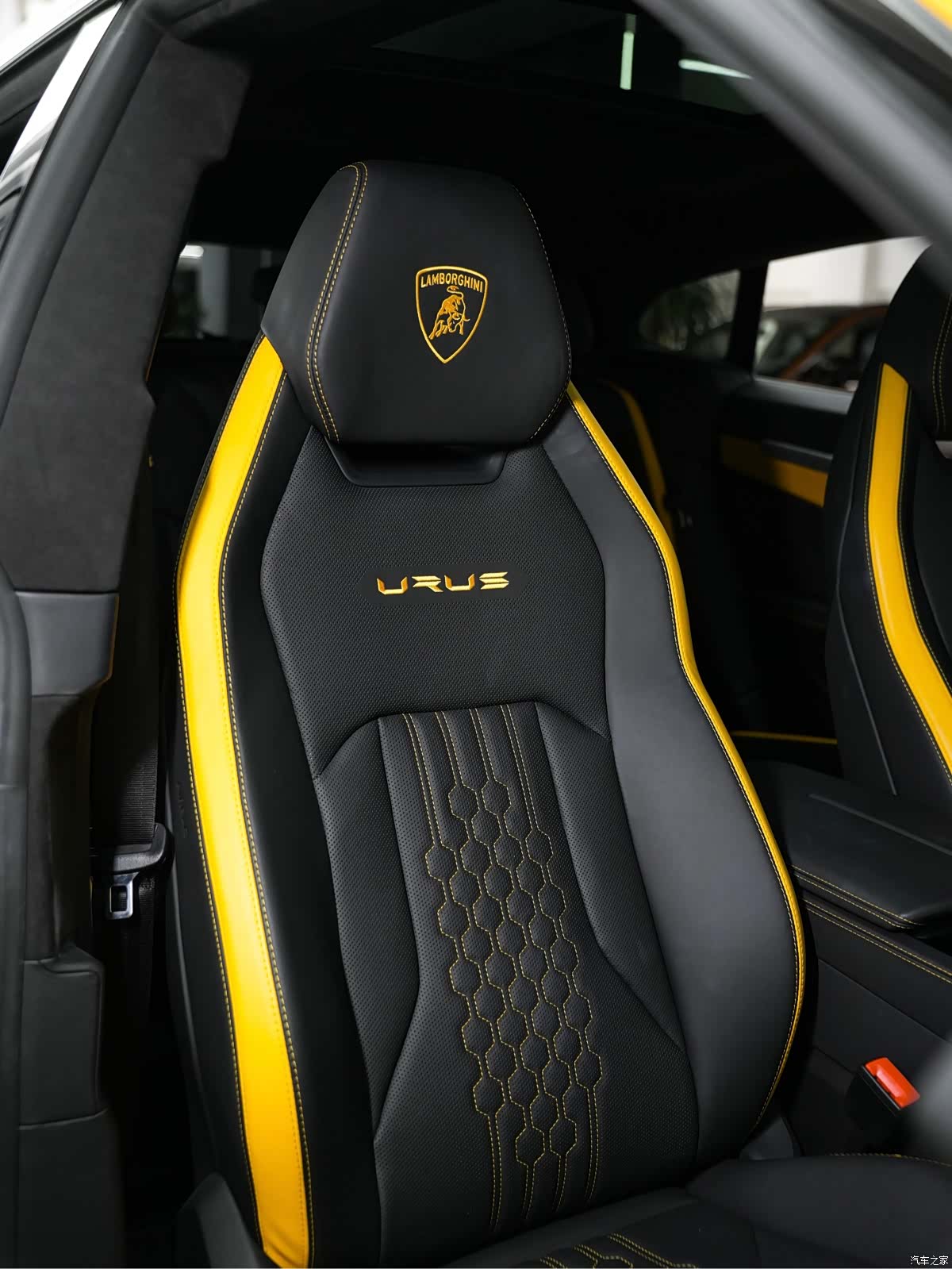 Lamborghini Urus, 2023 23