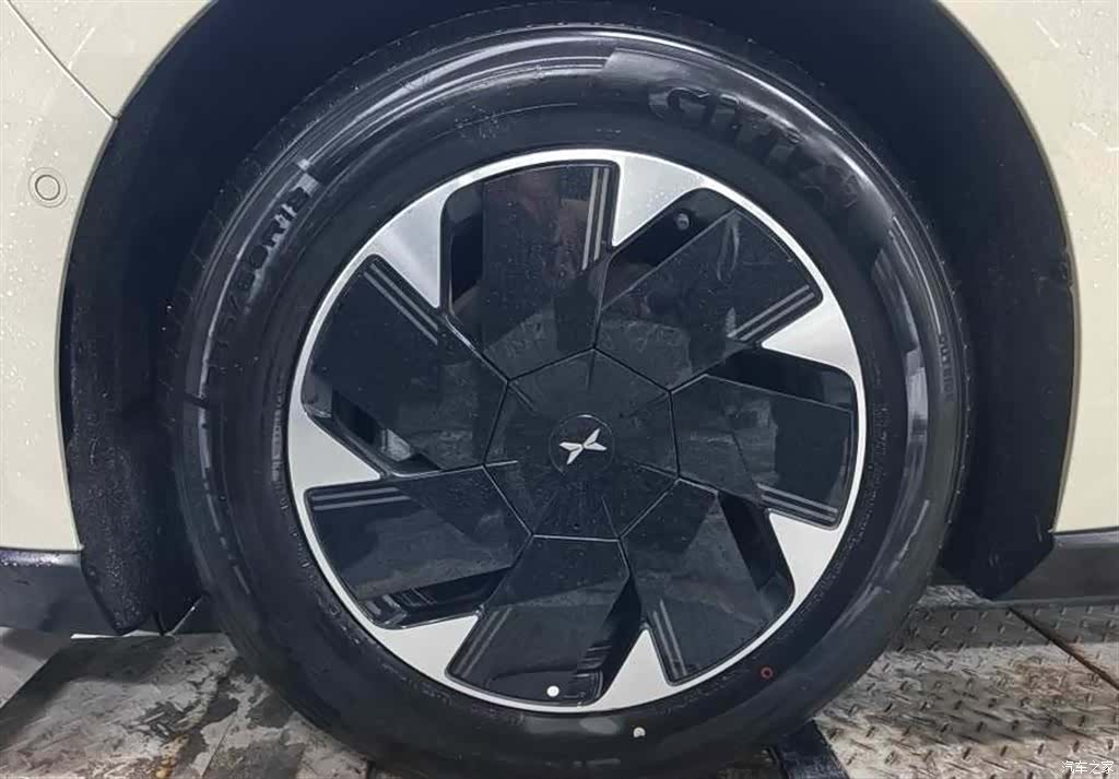 Xpeng P7, 2025 12