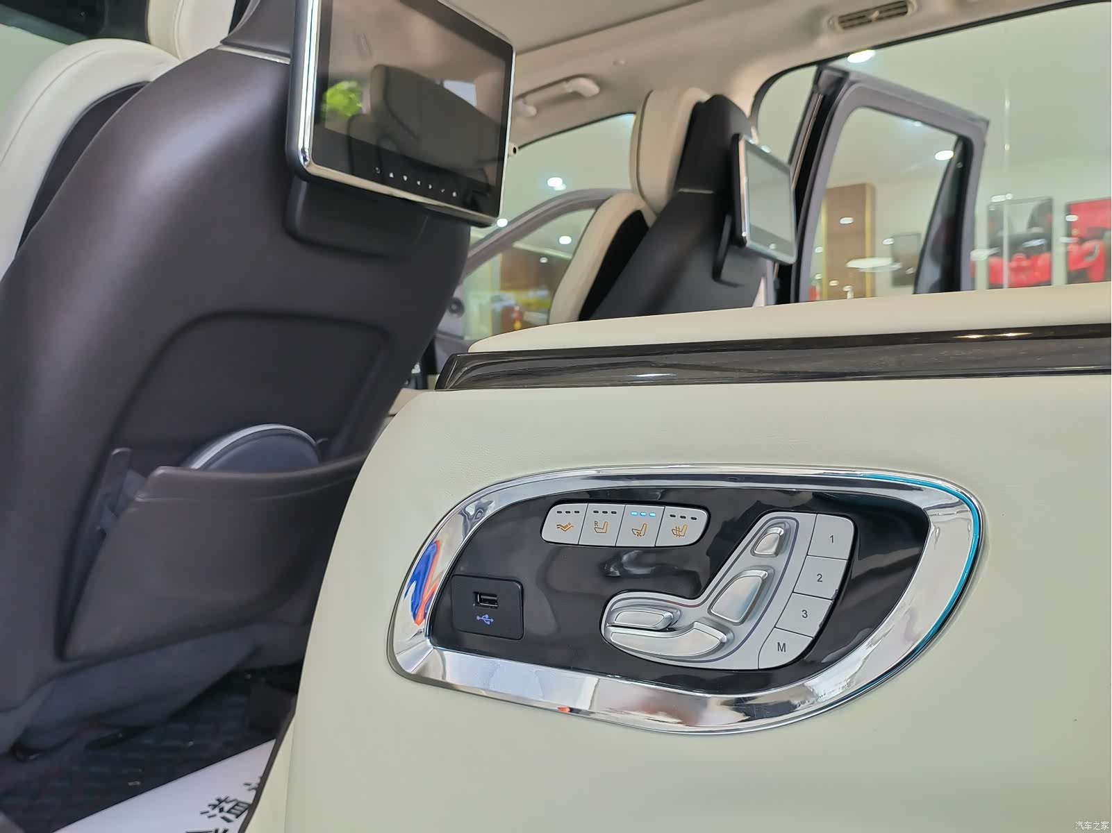Lincoln Navigator, 2019 все фото