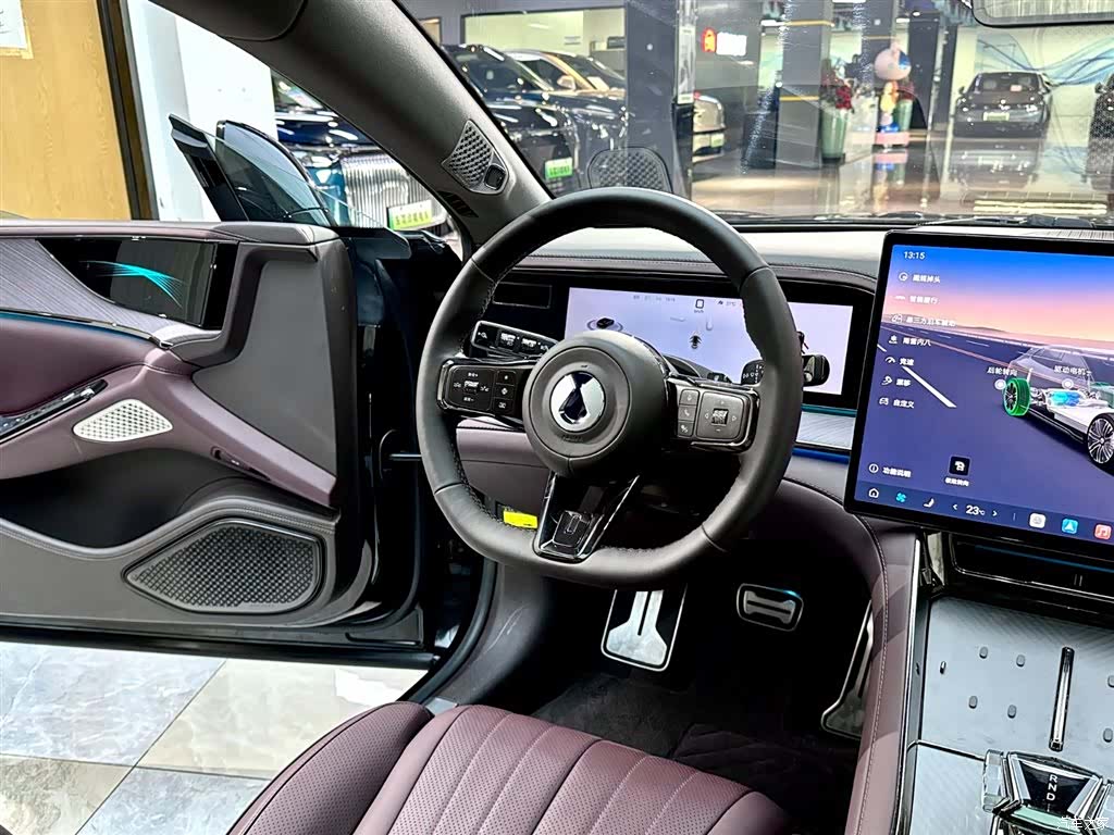 Denza Z9GT, 2025 11