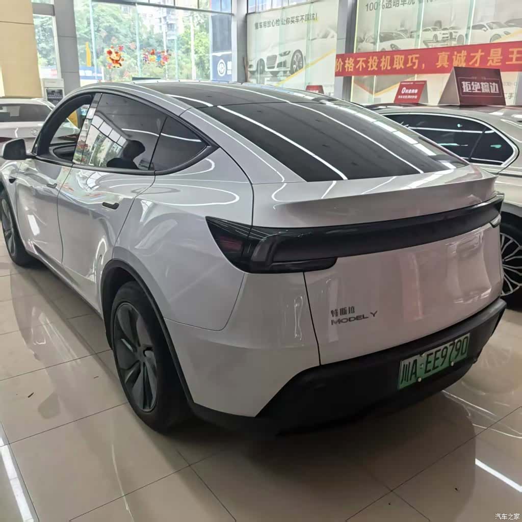 Tesla Model Y, 2026 4
