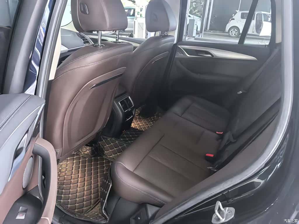 BMW iX3, 2023 9