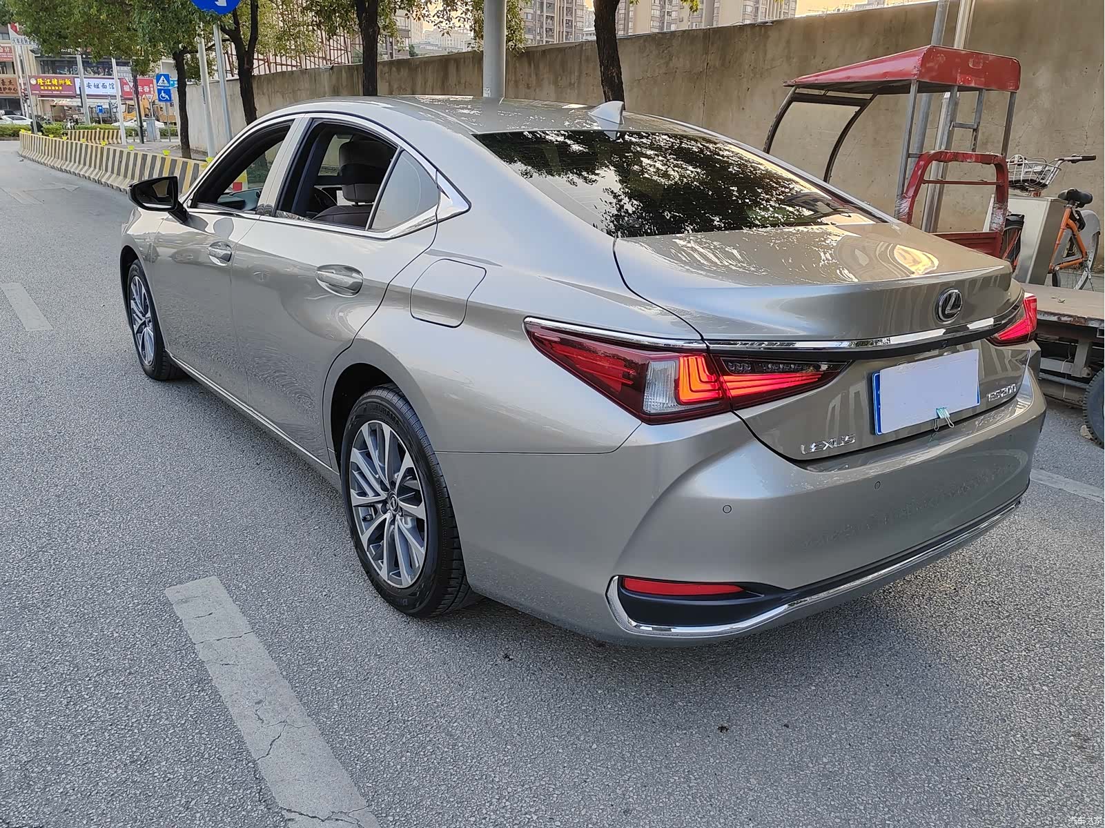 Lexus ES, 2023 4