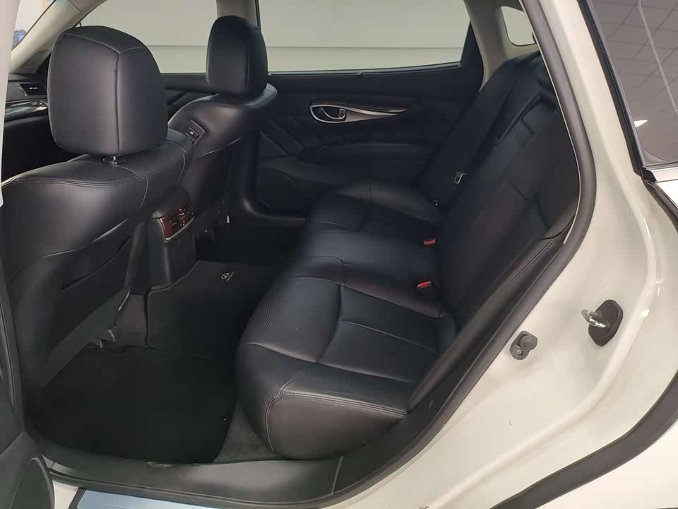 Infiniti Q70 Infiniti Q70