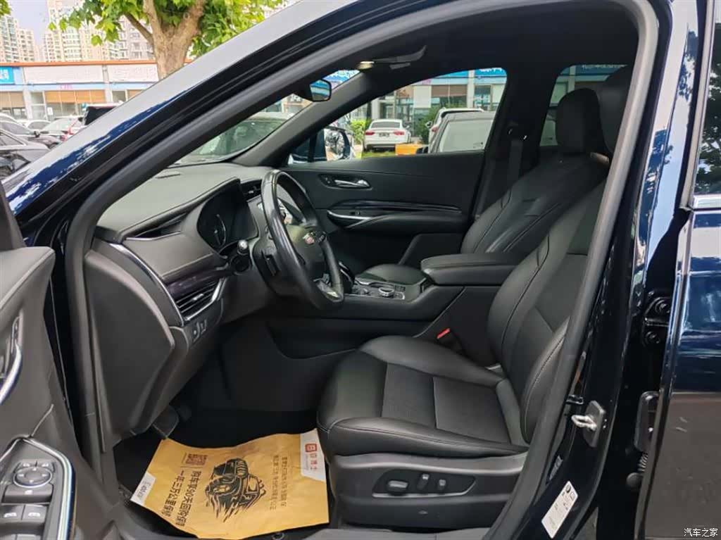 Cadillac XT4, 2022 все фото