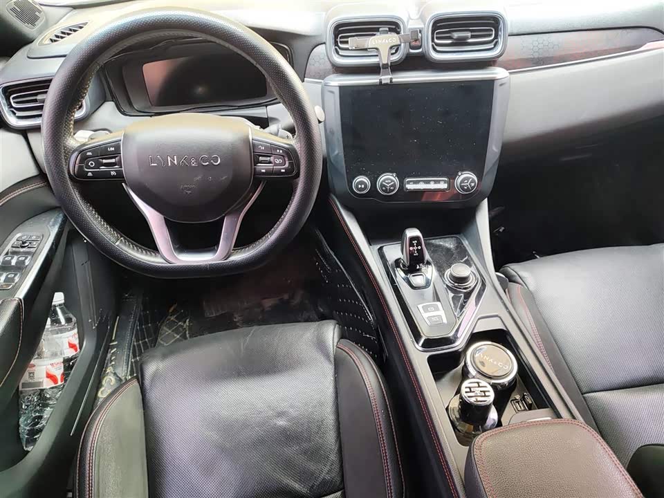 Lynk & Co 03