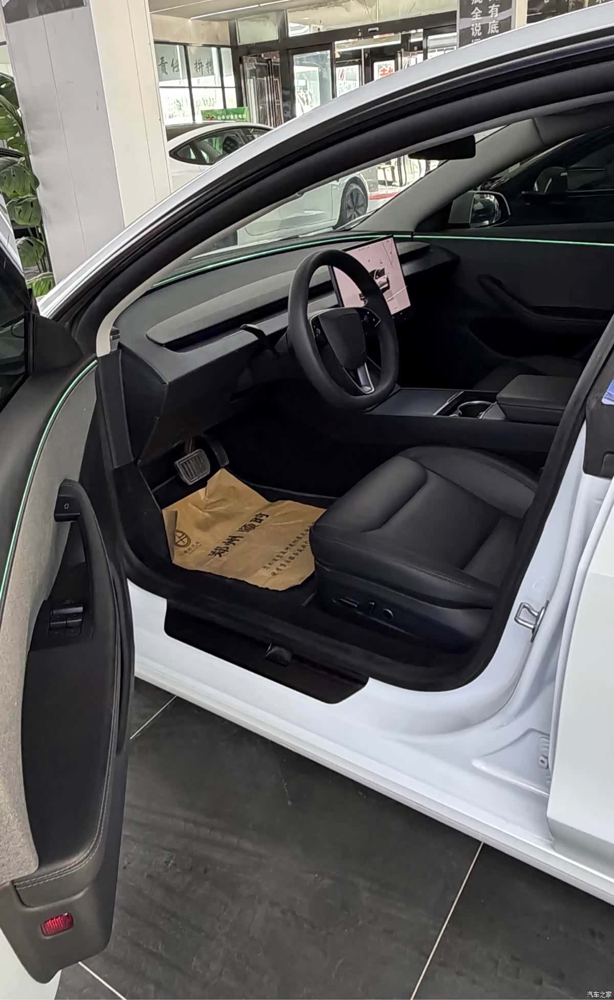 Tesla Model 3, 2025 6