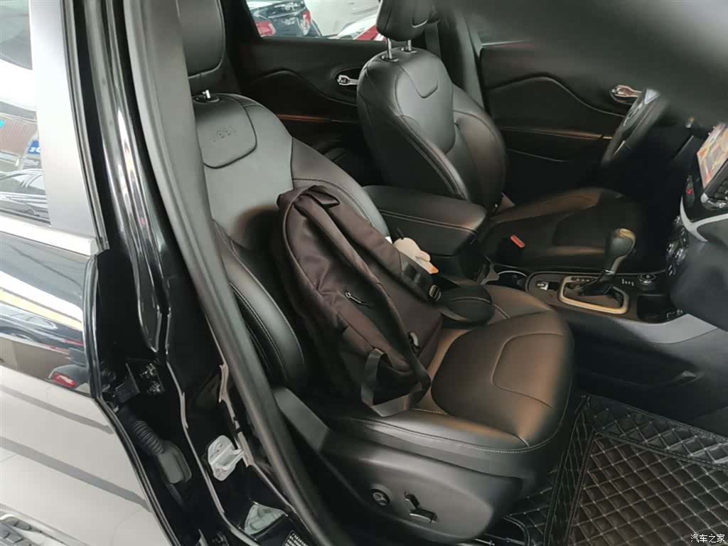 Jeep Cherokee, 2018 24