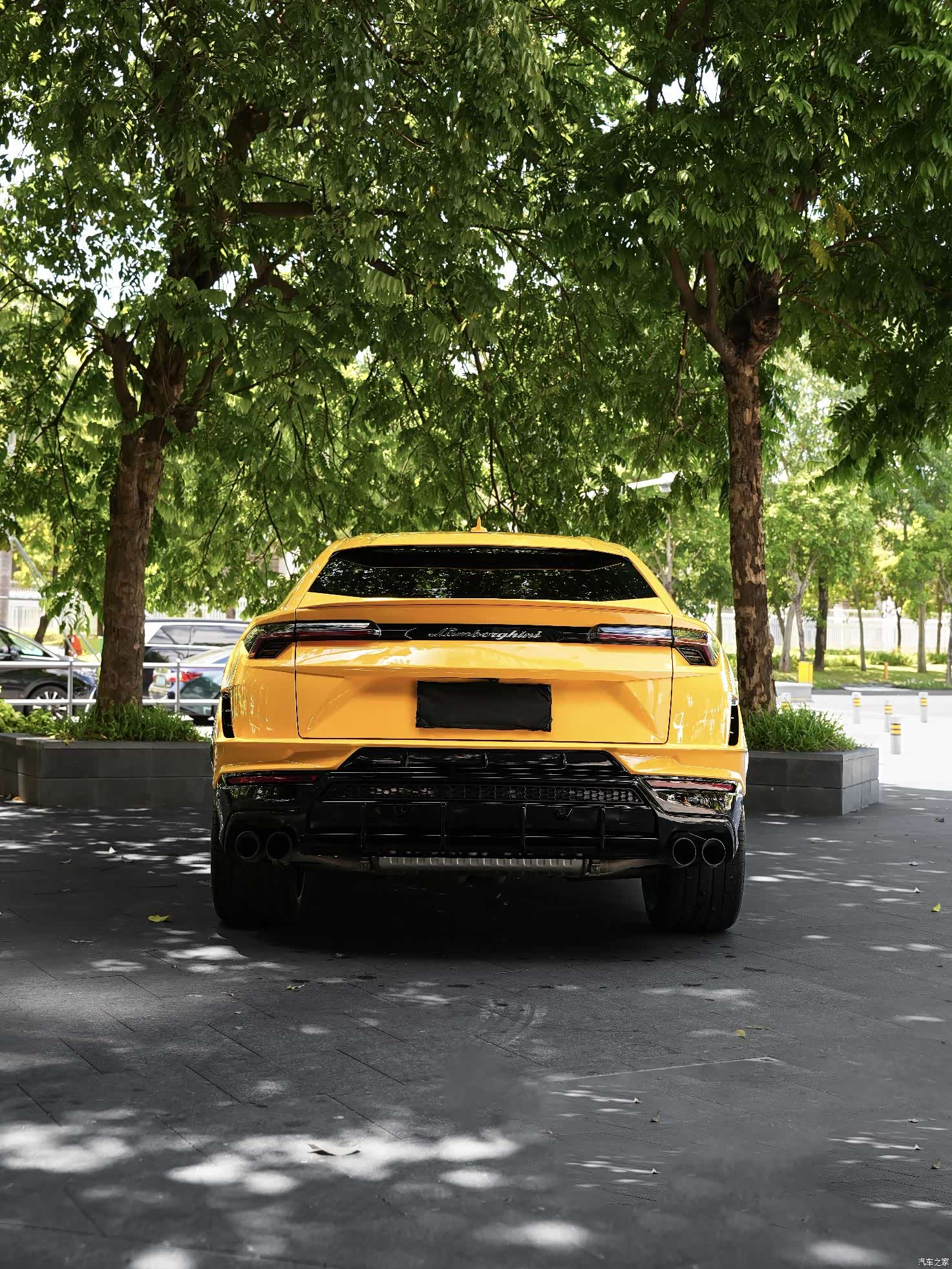 Lamborghini Urus, 2023 3