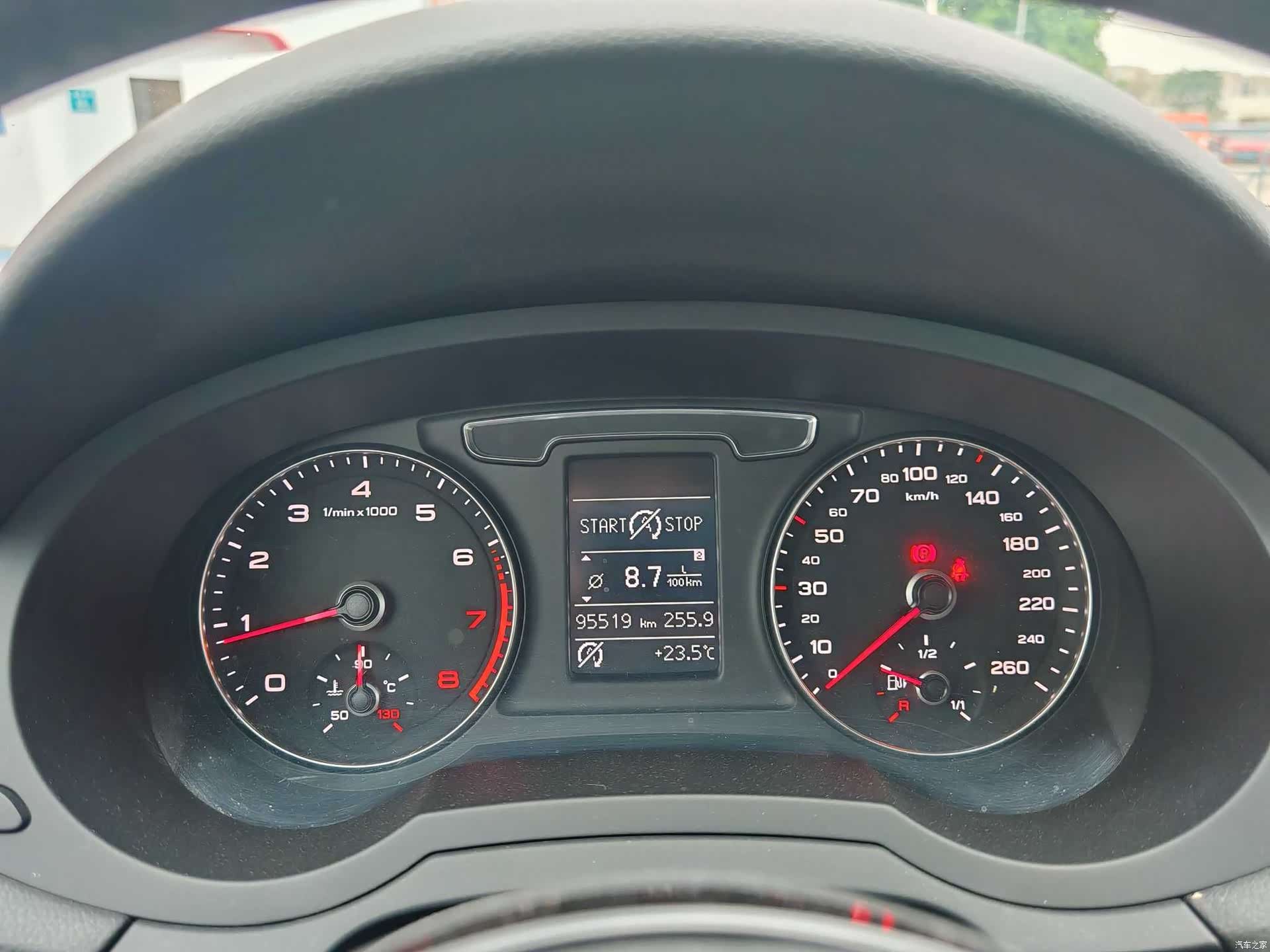 Audi Q3, 2018 11