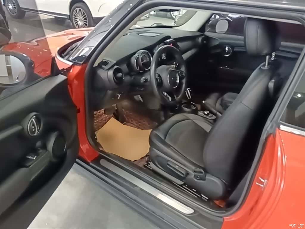 Mini ONE, 2019 16